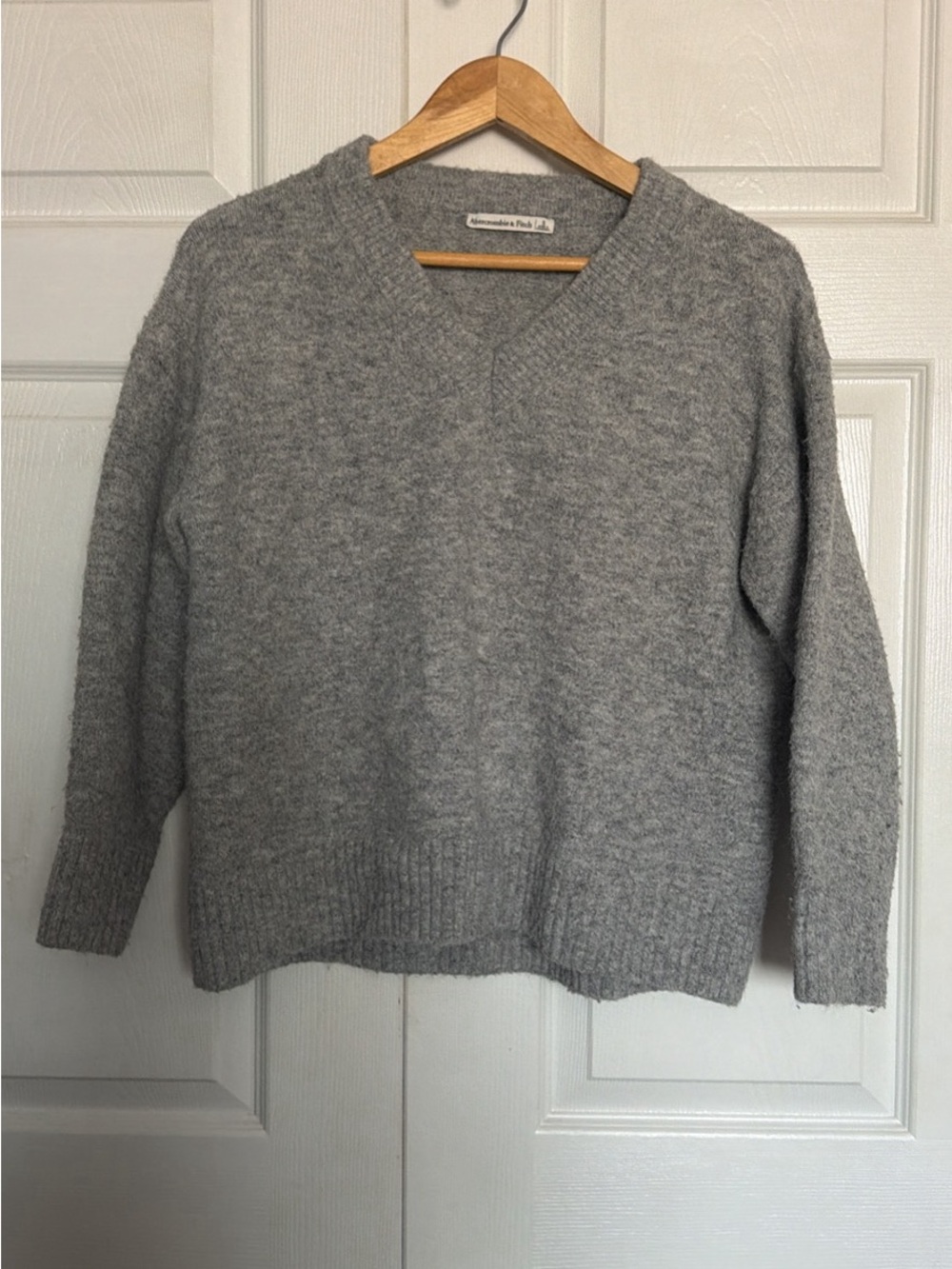 Abercrombie & Fitch Light Heather Gray V-Neck Sweater